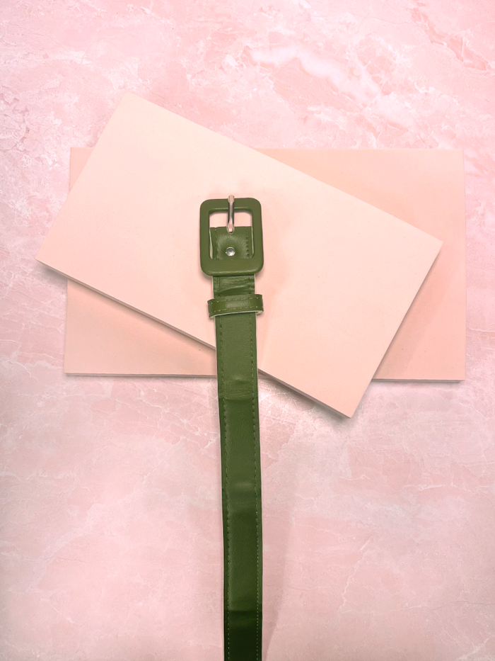 Add a touch of vintage-inspired sophistication with this 1" olive faux leather belt, perfect for cinching your waist with timeless elegance. A versatile accessory that complements any vintage style dress.