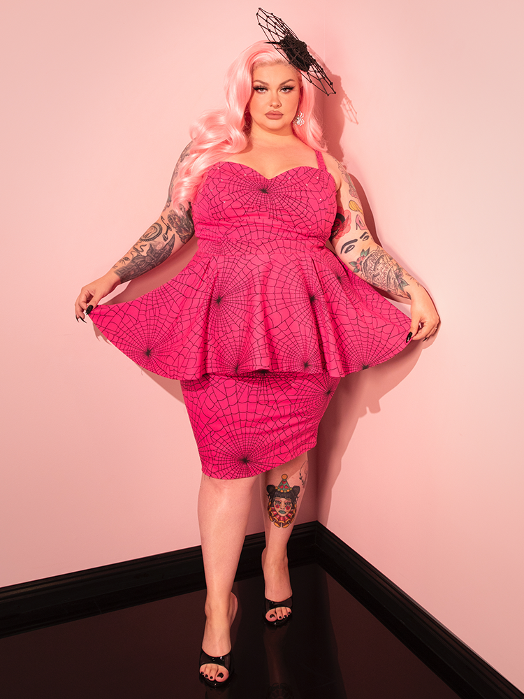 Embrace the feminine allure of the Glamour Girl Pink Dress, a retro-inspired piece that adds a touch of old Hollywood glam to your wardrobe.