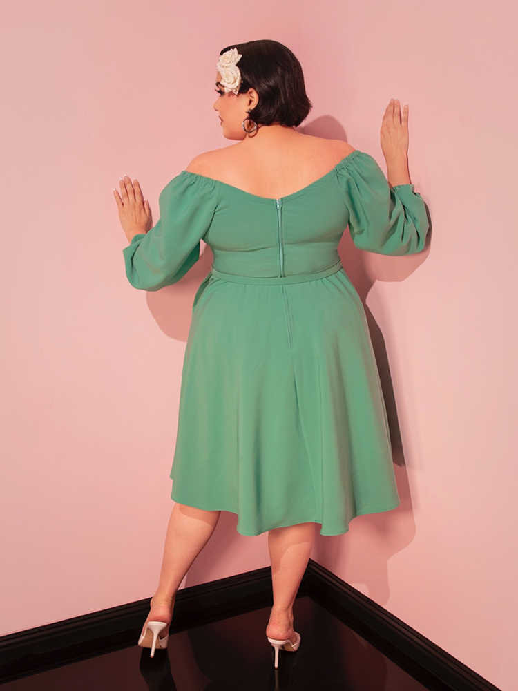 Elevate your vacation attire with our moss green dress, a blend of vintage charm and modern sophistication.