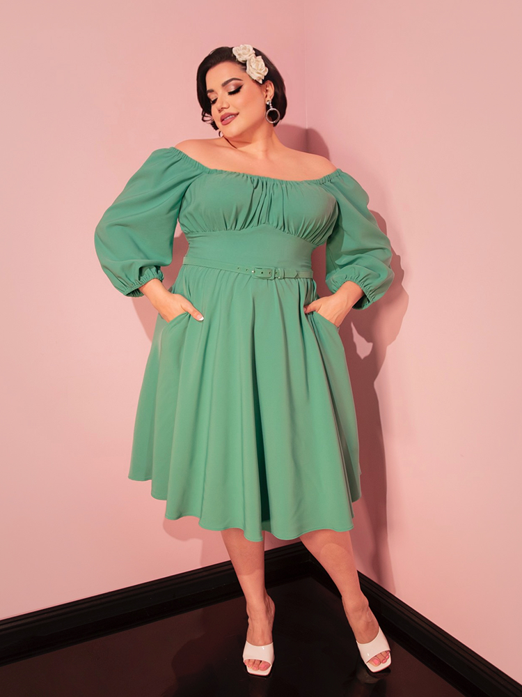 Embrace classic retro charm with this moss green vacation dress, ideal for a relaxed and elegant look on your trip.