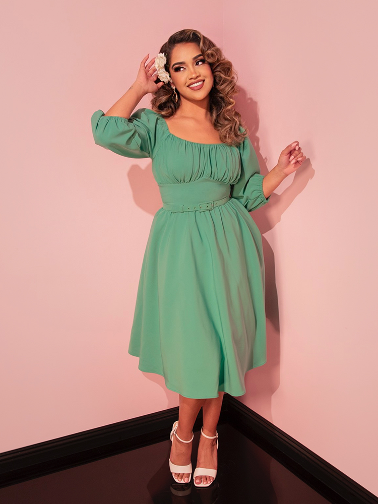 Make a statement on your trip with this moss green vacation dress, ideal for a chic and effortless retro-inspired look.