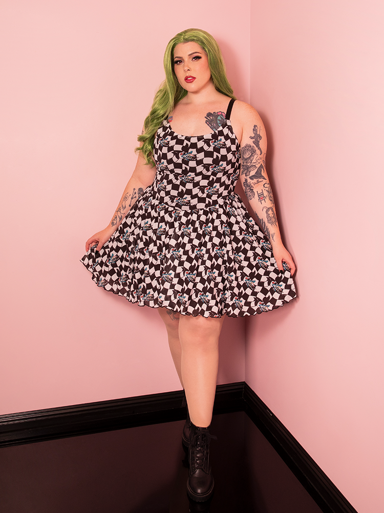 The Beetlejuice Sandworm Swing Dress brings quirky charm to a timeless swing silhouette, with a matching bolero for a fun yet elegant vintage look.