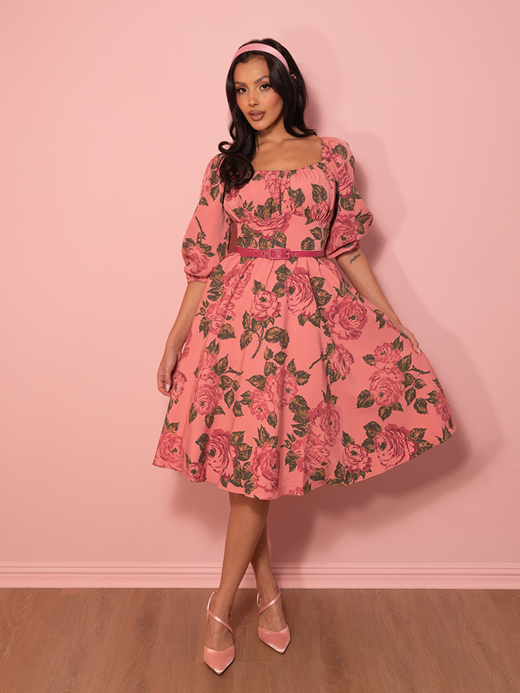 A garden of vintage beauty, this vacation dress in blush pink roses flatters with a fitted bodice and breezy, flowy skirt for an ultra-feminine look.
