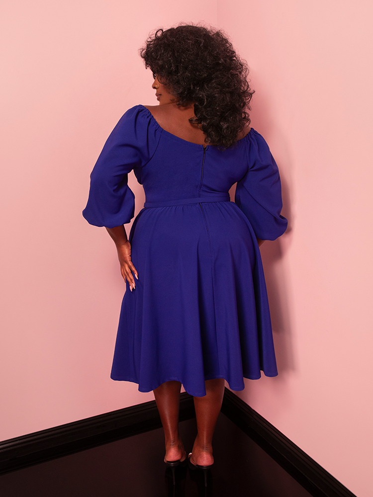 This vacation dress in royal blue is the epitome of vintage elegance, offering a flattering fit for sunlit adventures or moonlit evenings.