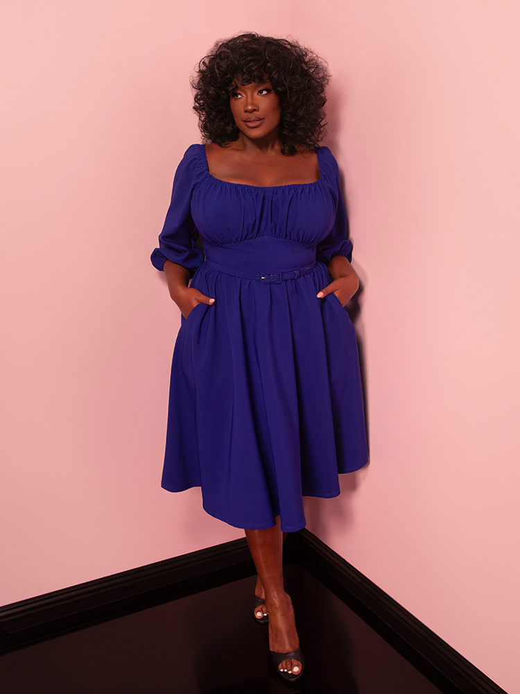 Feel like a star in this royal blue vintage dress, ideal for vacations or special outings. Its bold color and classic design radiate timeless beauty.