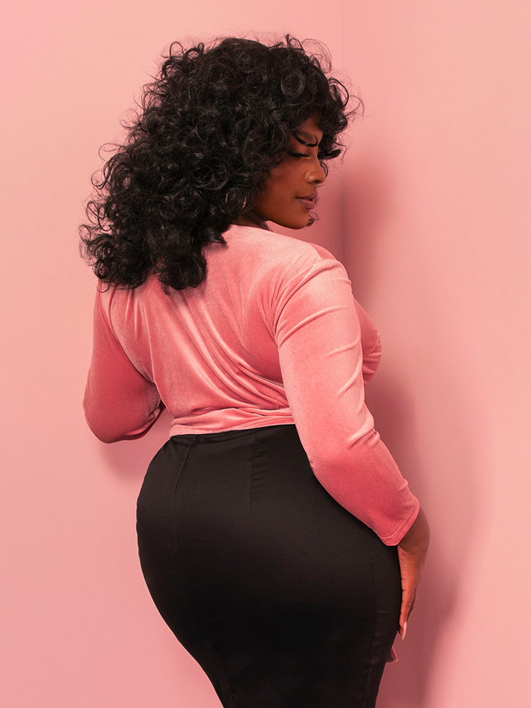 Drape yourself in the sophistication of the Vixen Pink Velvet Wrap Top, a wardrobe staple for adding a vintage touch. The soft velvet and flattering cut make it a dreamy pick for glamorous outings.