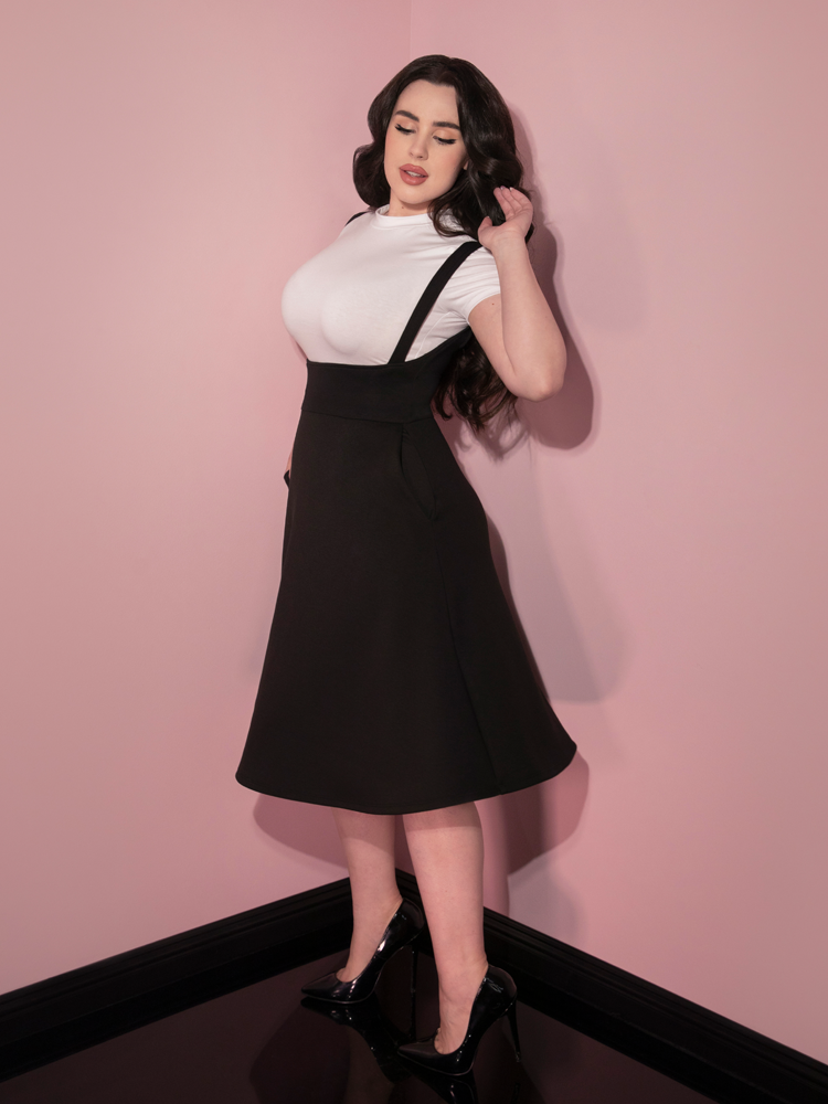 Rachel Sedory turned to the side to show off the latest vintage clothing outfit from retro fashion brand Vixen Clothing.